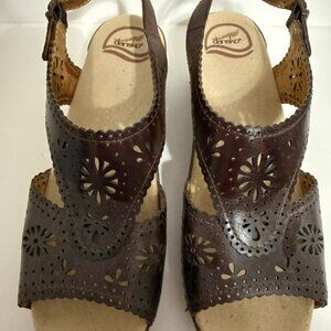 Dansko women's brown sandal with heel size 41 EU in excellent condition